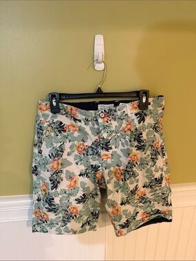 Men's Size 32W Ricky Singh Green Floral Flat Front Shorts